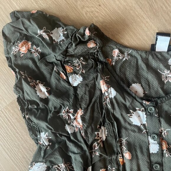 ** Torrid Flutter Sleeve Blouse Green Floral Size 2 - Picture 6 of 9